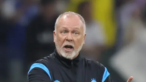 MG – BELO HORIZONTE – 13/07/2025 – BRASILEIRO A 2025, CRUZEIRO X GREMIO – Mano Menezes tecnico do Gremio durante partida contra o Cruzeiro no estadio Mineirao pelo campeonato Brasileiro A 2025.