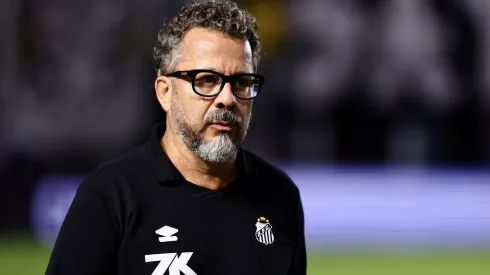 Cléber Xavier deixou o comando técnico do Santos – Foto: Reprodução/AGIF