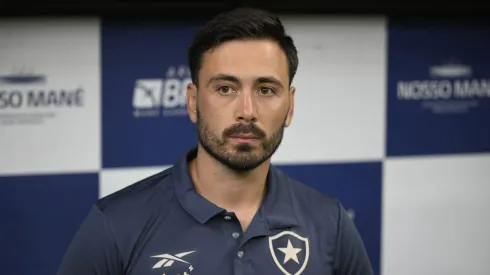 Ancelotti passa por problema na chegada em Quito