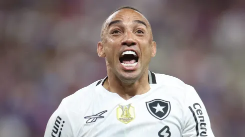 Lateral deu a sua opinião – Foto: Vítor Silva/Botafogo.