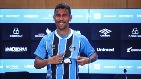 Marcos Rocha apresentado no Grêmio