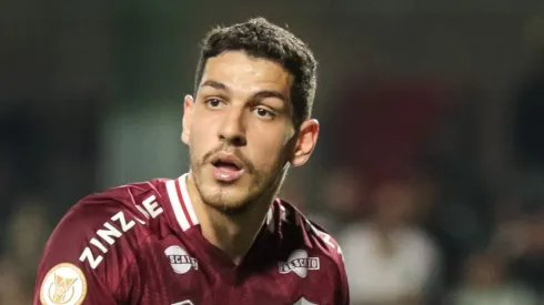 Nino durante jogo pelo Fluminense.