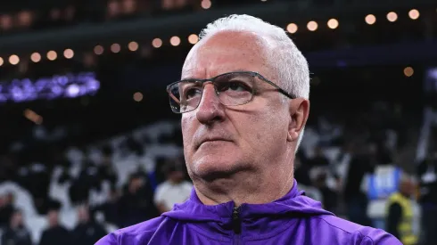 Dorival Júnior durante jogo contra o Bragantino na Neo Química Arena.