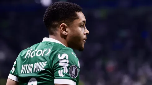 Vitor Roque foi um dos únicos do Palmeiras que tentou algo diferente contra o Universitário pela Libertadores