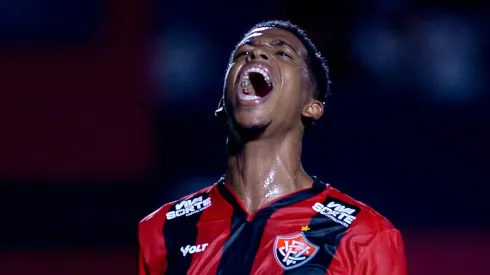 Carlinhos, atacante do Flamengo emprestado ao Vitória