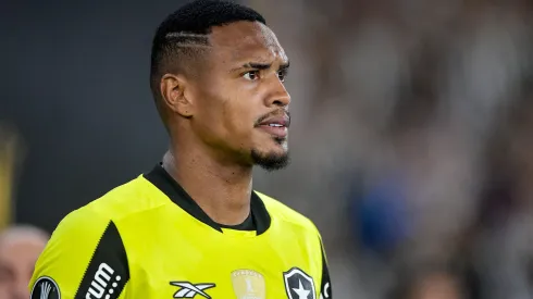 John é um dos destaques do Botafogo – Foto: Thiago Ribeiro/AGIF