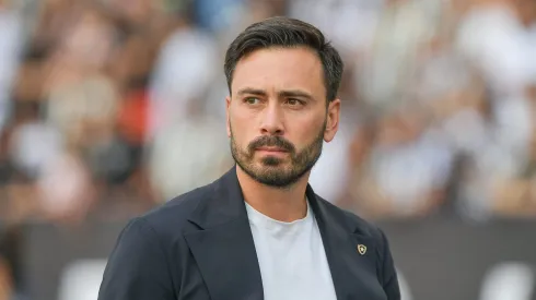 Davide Ancelotti tecnico do Botafogo durante partida contra o Cruzeiro no estadio Engenhao pelo campeonato Brasileiro A 2025. Foto: Thiago Ribeiro/AGIF