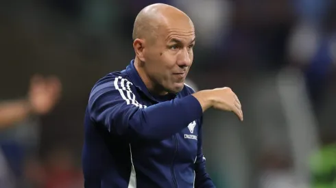 Torcida do Cruzeiro criticou as convicções do técnico Leonardo Jardim