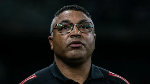 MG – BELO HORIZONTE – 23/08/2025 – BRASILEIRO A 2025, CRUZEIRO X INTERNACIONAL – Roger Machado tecnico do Internacional durante partida contra o Cruzeiro no estadio Mineirao pelo campeonato Brasileiro A 2025. Foto: Fernando Moreno/AGIF