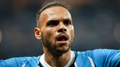 RS – PORTO ALEGRE – 12/06/2025 – BRASILEIRO A 2025, GREMIO X CORINTHIANS – Martin Braithwaite jogador do Gremio comemora seu gol durante partida contra o Corinthians no estadio Arena do Gremio pelo campeonato Brasileiro A 2025.