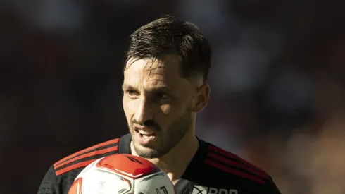 RJ – RIO DE JANEIRO – 02/03/2024 – CARIOCA 2024, FLAMENGO X MADUREIRA – Mathias Vina jogador do Flamengo durante partida contra o Madureira no estadio Maracana pelo campeonato Carioca 2024.