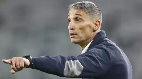 Professor mira novos reforços – Foto: Marcelo Hernandez/Getty Images.