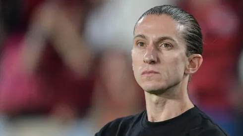 Filipe Luis pode repetir escalação do Flamengo diante do Vitória. Foto: Thiago Ribeiro/AGIF
