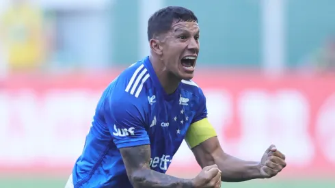 MG – BELO HORIZONTE – 22/02/2025 – MINEIRO 2025, AMERICA-MG X CRUZEIRO – Lucas Romero jogador do Cruzeiro comemora seu gol durante partida contra o America-MG no estadio Independencia pelo campeonato Mineiro 2025. Foto: Gilson Lobo/AGIF