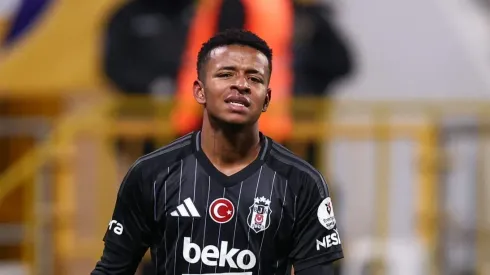 Keny Arroyo, atacante equatoriano do Besiktas – Foto: Ahmad Mora/Getty Images