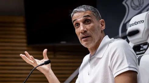 Vojvoda deu ordem e Santos dispensou defensor nesta 3ª – Fotos: Raul Baretta/ Santos FC