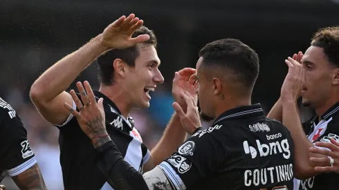 Lucas Piton entra contra o Botafogo 'pendurado' com dois cartões amarelos