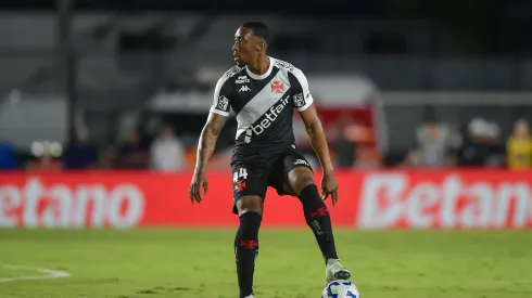 Luiz Gustavo explica que saída do Vasco foi por