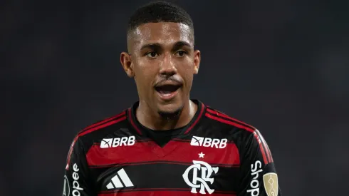 Samuel Lino tem situação exposta no Flamengo