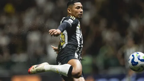 Atacante começou no banco clássico da Copa do Brasil (Foto: Pedro Souza / Atlético)