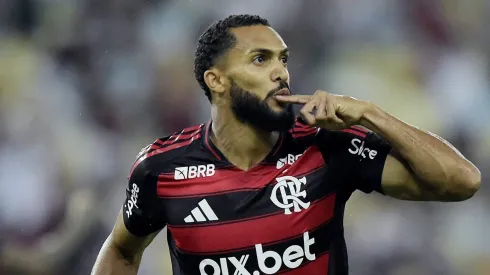Atacante pode ser oferecido ao Peixe – Foto: Alexandre Loureiro/AGIF.