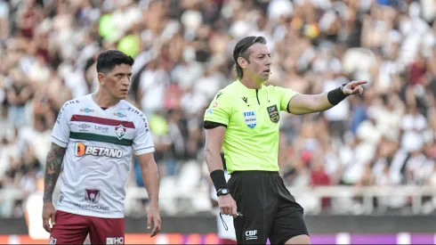 RJ – RIO DE JANEIRO – 16/09/2023 – BRASILEIRO A 2023, VASCO X FLUMINENSE – O arbitro Raphael Claus durante partida entre Vasco e Fluminense no estadio Engenhao pelo campeonato Brasileiro A 2023. Foto: Thiago Ribeiro/AGIF