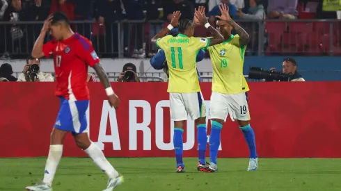 Jogadores da Seleção Brasileira comemoram gol diante do Chile – (Photo by Marcelo Hernandez/Getty Images)