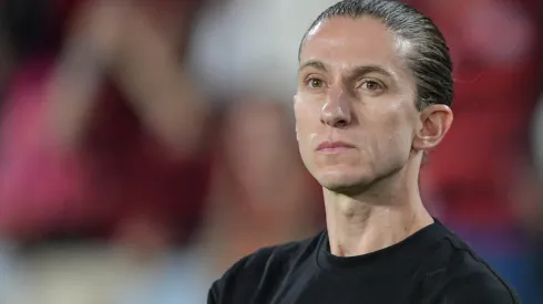 Filipe Luís durante partida do Flamengo no Maracanã – Foto: Thiago Ribeiro/AGIF
