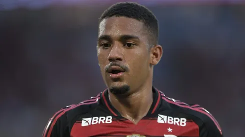RJ – RIO DE JANEIRO – 31/08/2025 – BRASILEIRO A 2025, FLAMENGO X GREMIO – Samuel Lino jogador do Flamengo durante partida contra o Gremio no estadio Maracana pelo campeonato Brasileiro A 2025. Foto: Thiago Ribeiro/AGIF
