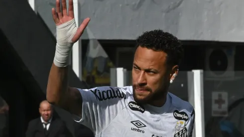 Neymar durante Santos x Fluminense pelo Brasileirão Betano – Foto: Jota Erre/AGIF