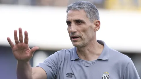 Juan Pablo Vojvoda estreou pelo Santos.