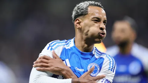 Matheus Pereira comemorando pelo Cruzeiro contra o São Paulo – Foto: Gilson Lobo/AGIF