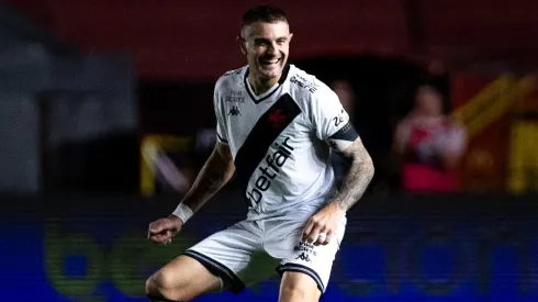 Vegetti jogador do Vasco comemora seu gol durante partida contra o Sport no estadio Ilha do Retiro pelo campeonato Brasileiro A 2025. Foto: Rafael Vieira/AGIF