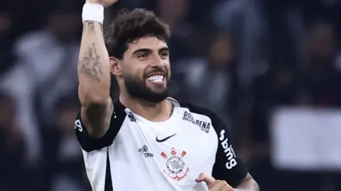 Yuri Alberto comemorando gol durante partida entre Corinthians e Internacional, na Neo Química Arena, pelo Brasileirão.
