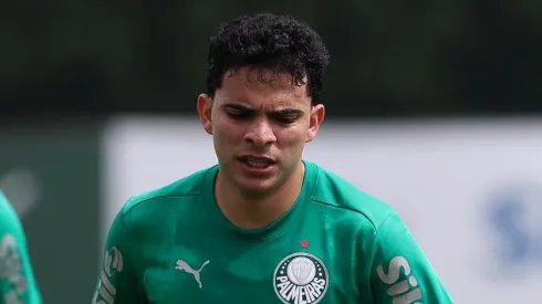 Bruno Rodrigues, atacante do Palmeiras treinando no CT