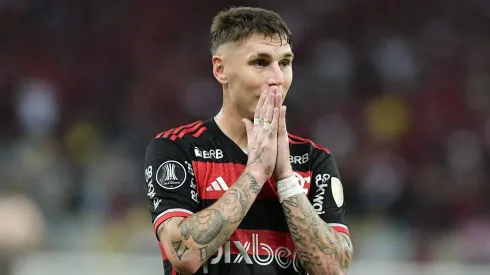 Varela recebe proposta para deixar o Flamengo, mas diretoria recusa investida