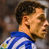 Quem é Enzo? Lateral desconhecido do Grêmio tem quase o dobro de cruzamentos que Marlon e Lucas Esteves