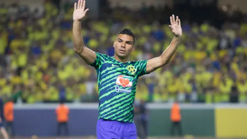 Casemiro, pela Seleção Brasileira, durante aquecimento antes da partida contra o Bolívia no Mangueirão pelas Eliminatórias da Copa Do Mundo 2026. Foto: Fernando Torres / AGIF