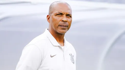 Orlando Ribeiro denuncia crise na base do Corinthians e comenta demissão: