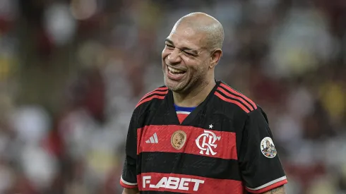 RJ – RIO DE JANEIRO – 15/12/2024 – DESPEDIDA DO JOGADOR ADRIANO – ULTIMA BATALHA DO IMPERADOR – Adriano jogador do Flamengo durante partida contra o Amigos da Italia no estadio Maracana pelo campeonato A Ultima Batalha do Imperador. Foto: Thiago Ribeiro/AGIF