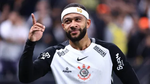 Memphis Depay em partida pelo Corinthians. Foto: Marcello Zambrana/AGIF