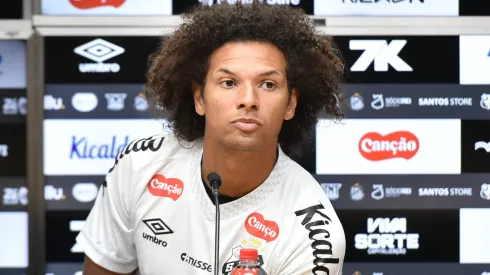 Willian Arão segue afastado do elenco do Santos