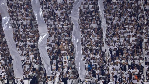 Torcedores do Santos fazendo a festa. Foto: Marcello Zambrana/AGIF.