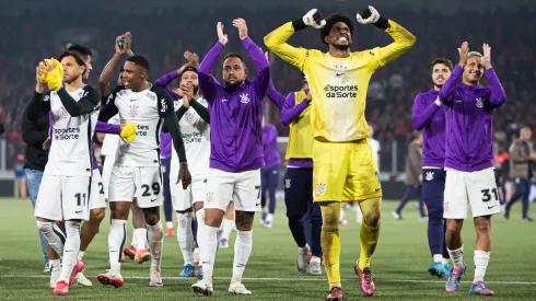 Jogadores do Corinthians comemorando diante do Athletico-PR – Foto: Giovani Baccin/AGIF
