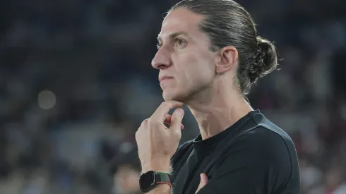 Filipe Luis tecnico do Flamengo durante partida contra o Fluminense no estadio Maracana pelo campeonato Brasileiro A 2025. Foto: Thiago Ribeiro/AGIF