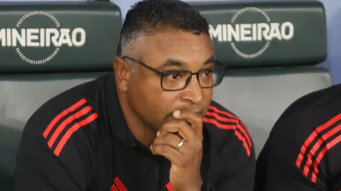 Roger Machado está preocupado e espera notícias atualizadas sobre Rochet – Foto: Gilson Lobo/AGIF