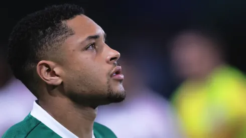 Vitor Roque em ação durante Palmeiras x Internacional – Foto: Ettore Chiereguini/AGIF