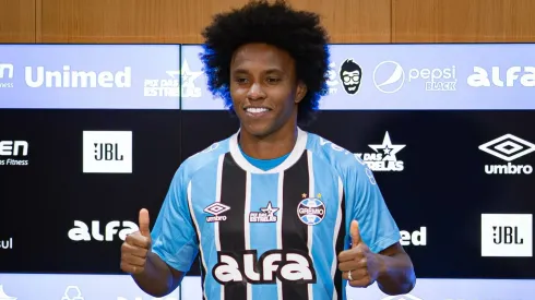 Willian foi apresentado no Grêmio na última terça-feira (9)