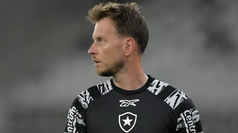 Neto novamente demonstrou insegurança no gol do Botafogo