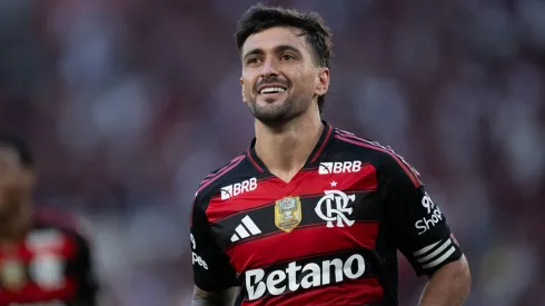 Arrascaeta em ação pelo Flamengo no Maracanã – Foto: Jorge Rodrigues/AGIF